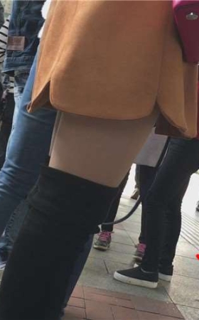 美腿美裙肉丝美眉。