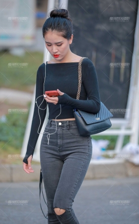 紧身裤漂亮小妹 [14P]