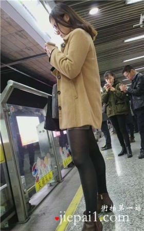 4k-地铁站街拍黑丝长腿毛呢外套美女姐姐
