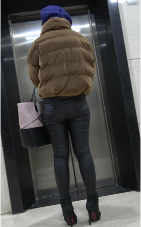 紧身皮裤MM
