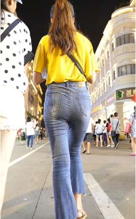 牛仔紧身裤丰腴小姐姐