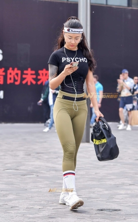 左手倒影赛帖：健美姑娘魔鬼身材 [27P]
