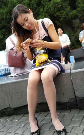 4k超清，极品美腿丝足短裙甜美小姐姐