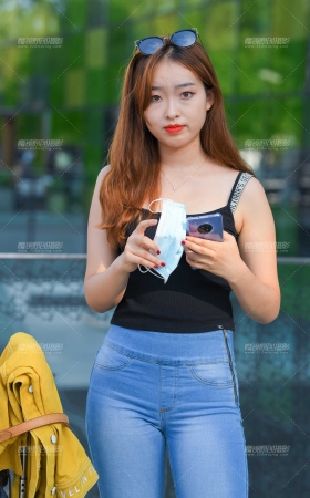 甜美紧牛小姐姐 [26P]