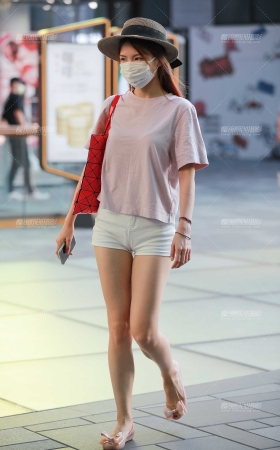 白色热裤Y Y小姐姐 [20P]