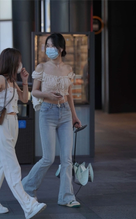 喇叭牛仔裤搭配