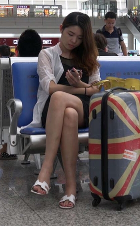 近距离描述从头到脚都可得高分的女孩