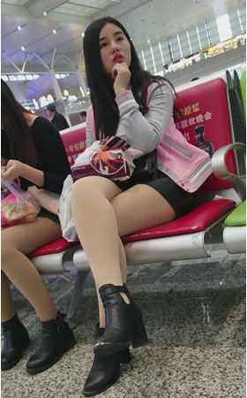 肉色丝袜小美女