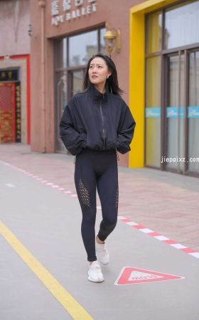 黑色紧身瑜伽裤美女 【套图+视频】<font color=red> [10P]</font>