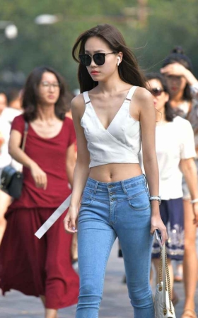 窈窕铅笔牛仔裤 [62P-772MB]