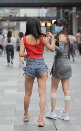 热裤美眉 [19P]
