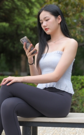 黑色瑜伽裤美女