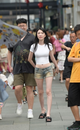 23711-3=104√看着都舒服，夏日热裤媳妇