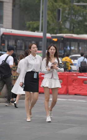 短裙美女