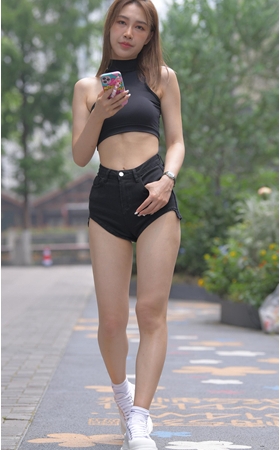 黑色牛仔热裤美女【套图+视频】