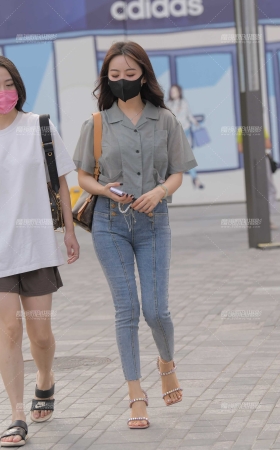 紧牛小姐姐 [25P]