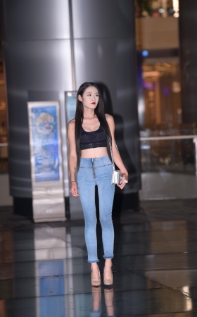 大长美腿高跟紧牛小姐姐