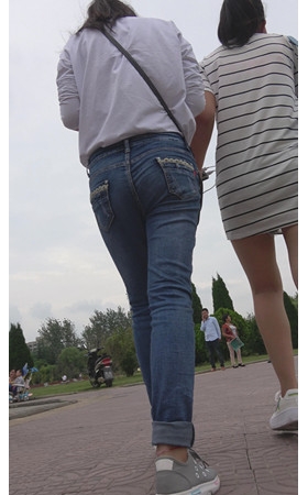 牛仔紧身妹子