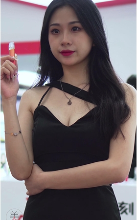 黑裙美女