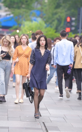 长发紫裙