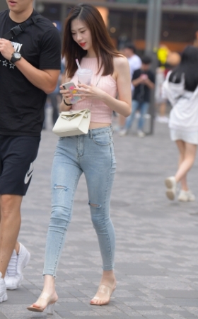 性感牛仔裤美女