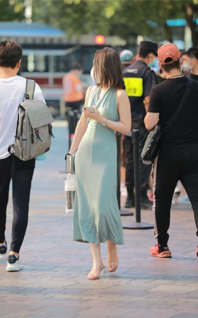 玻璃街拍作品 - 性感漂亮女友