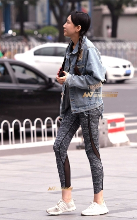乞丐服健美裤美女这搭配 [13P]