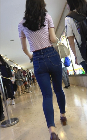 紧身牛仔裤小姐姐