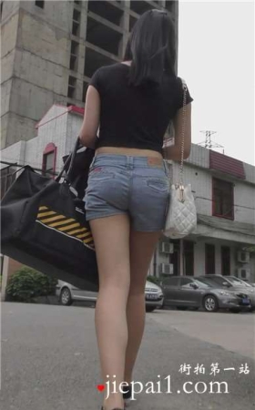 街拍牛仔短裤帆布鞋青春眼镜妹 [587 MB]