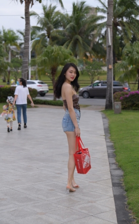 牛仔热裤美女