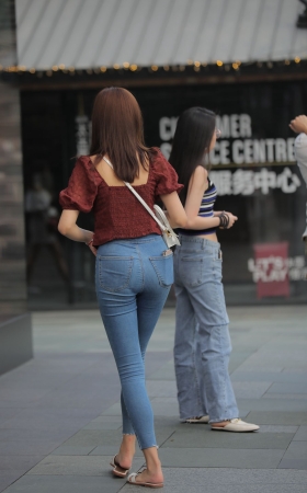 长腿紧牛美眉