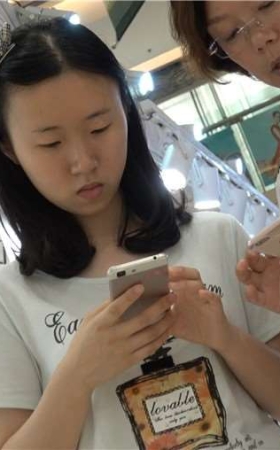 4k-米色凉鞋鱼嘴高跟街拍母女