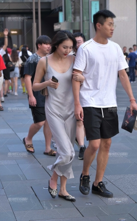 性感吊带裙女友 [16P]