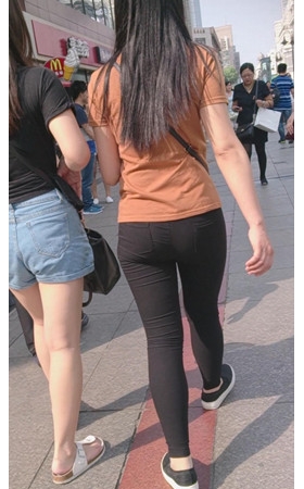 紧身黑裤