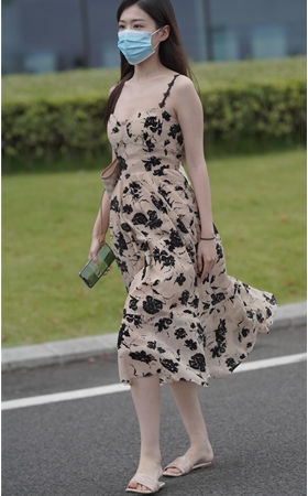 吊带长裙美女(36P)