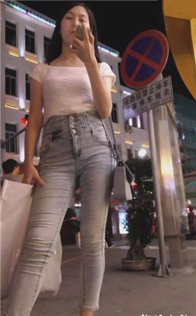 苗条小清新性感美女，胸部以下全是腰 [648 MB]