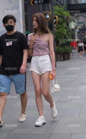白热裤，大长腿美眉 [16P]