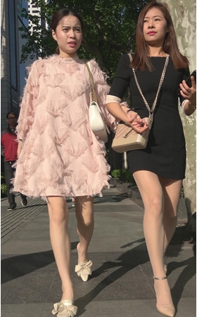 粉色连衣裙小姐姐