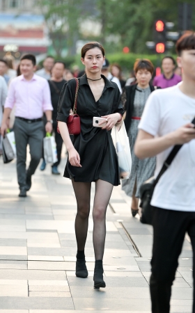高跟长腿黑丝美女
