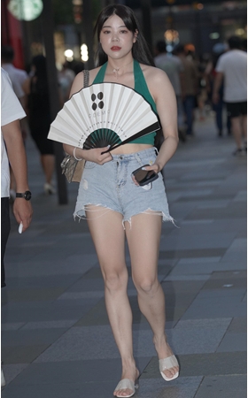 热裤美女(31P)