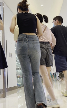 气质牛仔裤美女