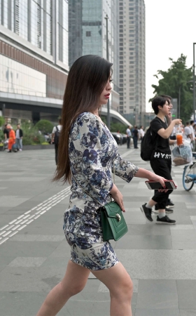 紧身包臀裙短凉高