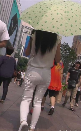 小清新高颜值紧身白裤美丽小姐姐 [737 MB]