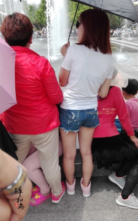 脱了鞋玩水的热裤少妇月牙（20P） [21P]