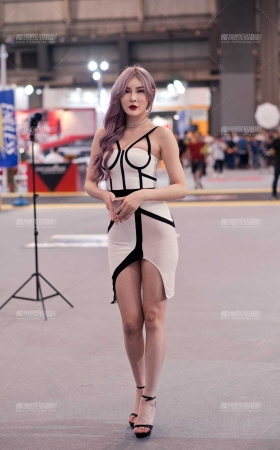 凹凸有致的东莞改装车美女 [11P]
