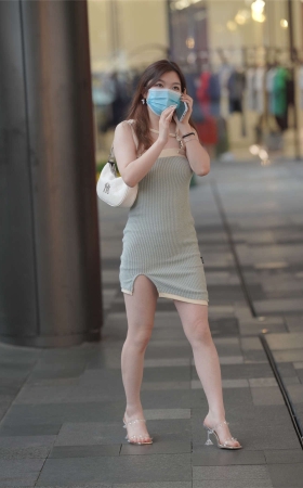 就喜欢这样白白净净的女生