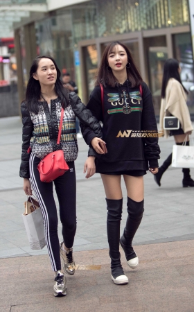 这个季节还能拍到这种美腿美臀。 [10P]