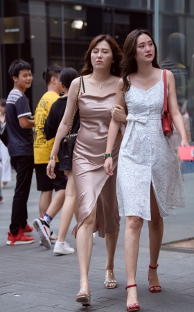 长裙美女