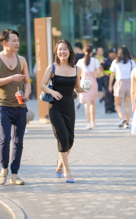 圆润吊带包臀长裙女