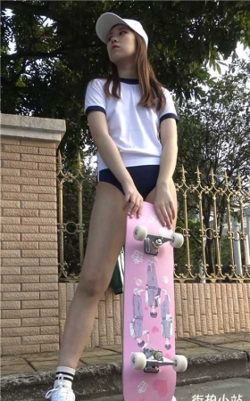 邻家滑板小妹【视频】<font color=red> [10P]</font>